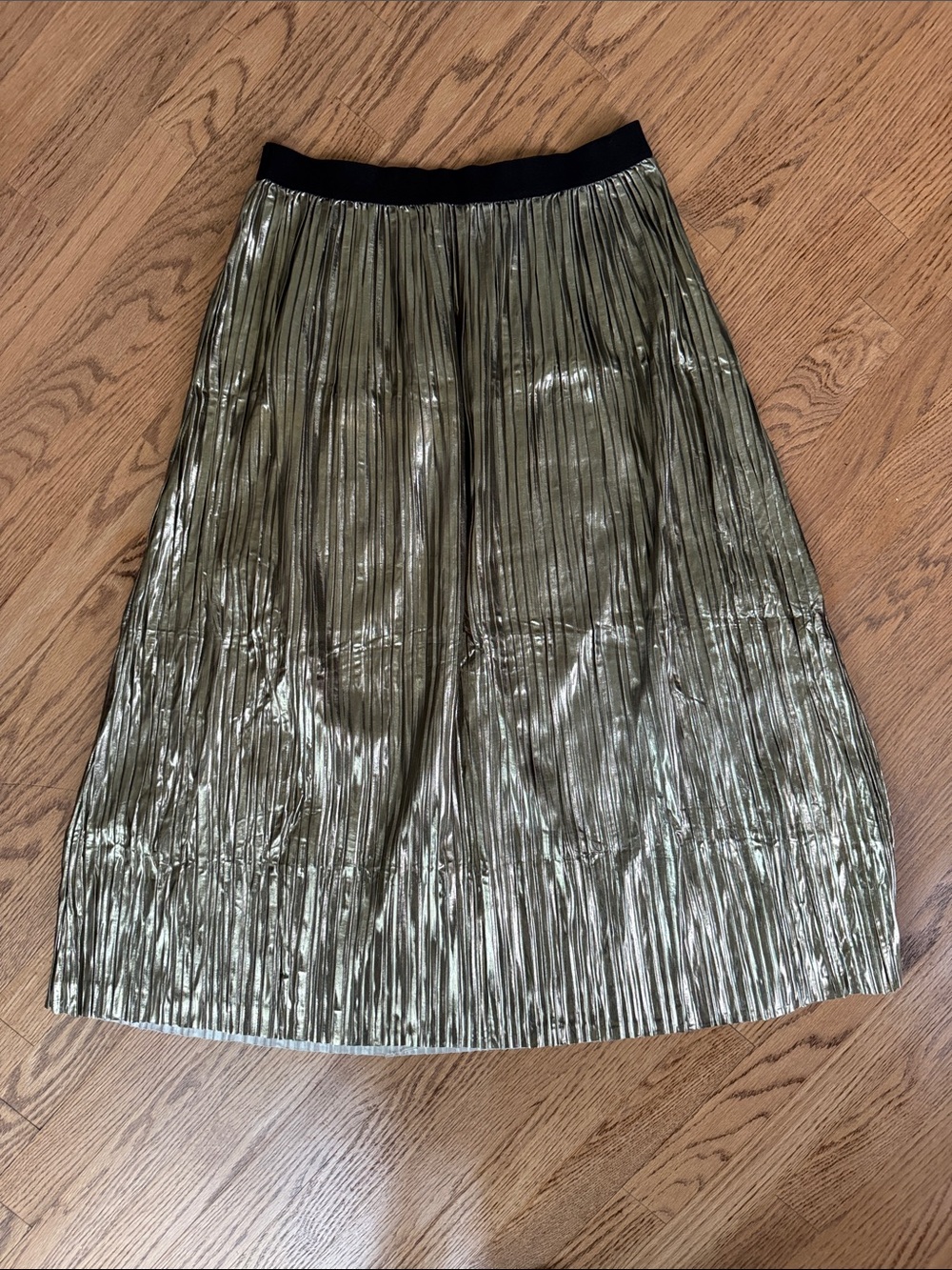 Lumiere Metallic Gold Pleated Midi Skirt. Size Medium.